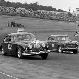 RF 278 - 102 Tommy Sopwith - Jaguar passing Jack Sears - Austin A105