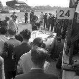 RG 973 - 23 Porsche - Maglioli -Barth a crowded pit stop