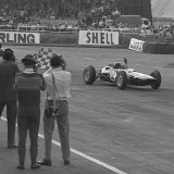 DV - Jim Clark crossing the line