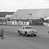 RA 870 - Mike Hawthorn - Jaguar crosses the line
